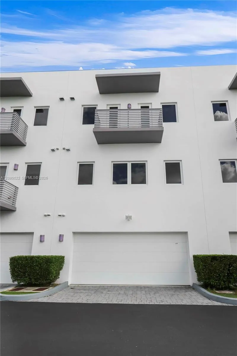 9123 NW 33rd St Doral, FL 33172