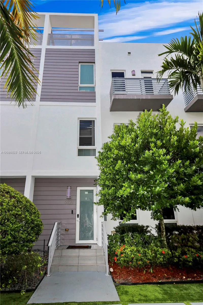 9123 NW 33rd St Doral, FL 33172