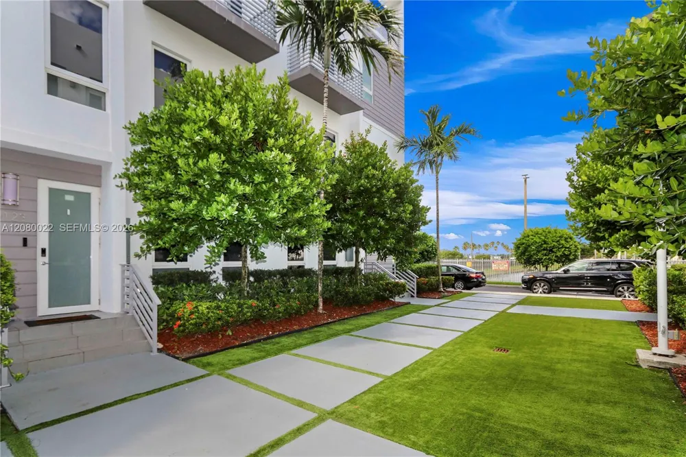 9123 NW 33rd St Doral, FL 33172