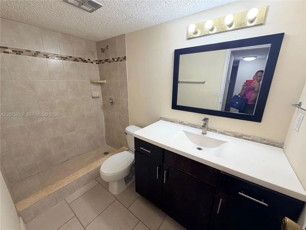 5221 Geneva Way #201 Doral, FL 33166