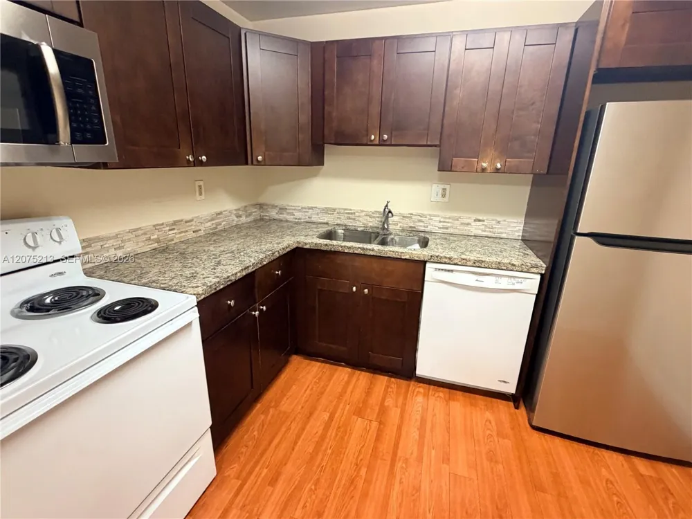 5221 Geneva Way #201 Doral, FL 33166