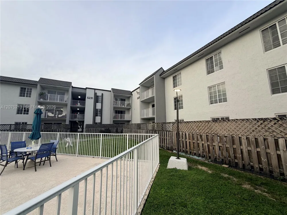 5221 Geneva Way #201 Doral, FL 33166