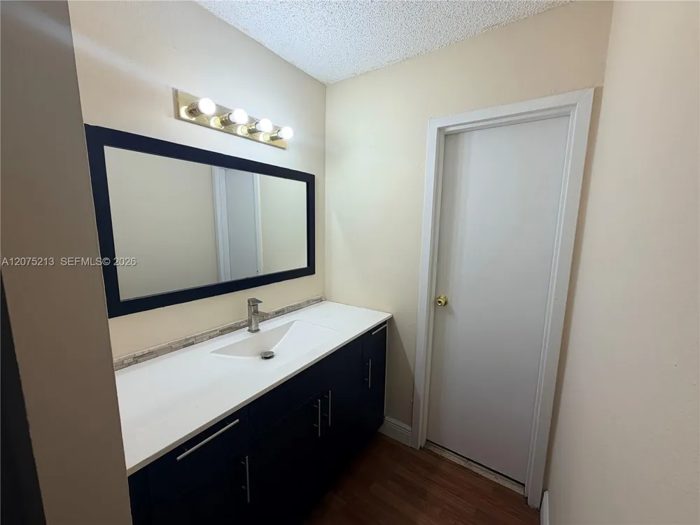 5221 Geneva Way #201 Doral, FL 33166