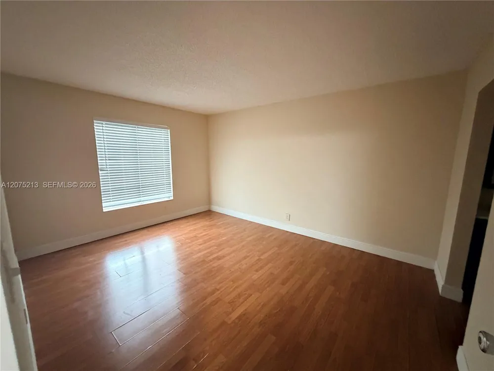 5221 Geneva Way #201 Doral, FL 33166