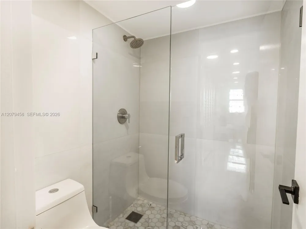 5701 Collins Ave #307 Miami Beach, FL 33140