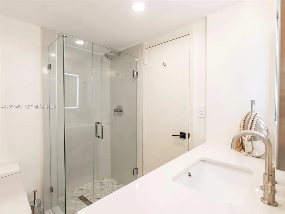5701 Collins Ave #307 Miami Beach, FL 33140