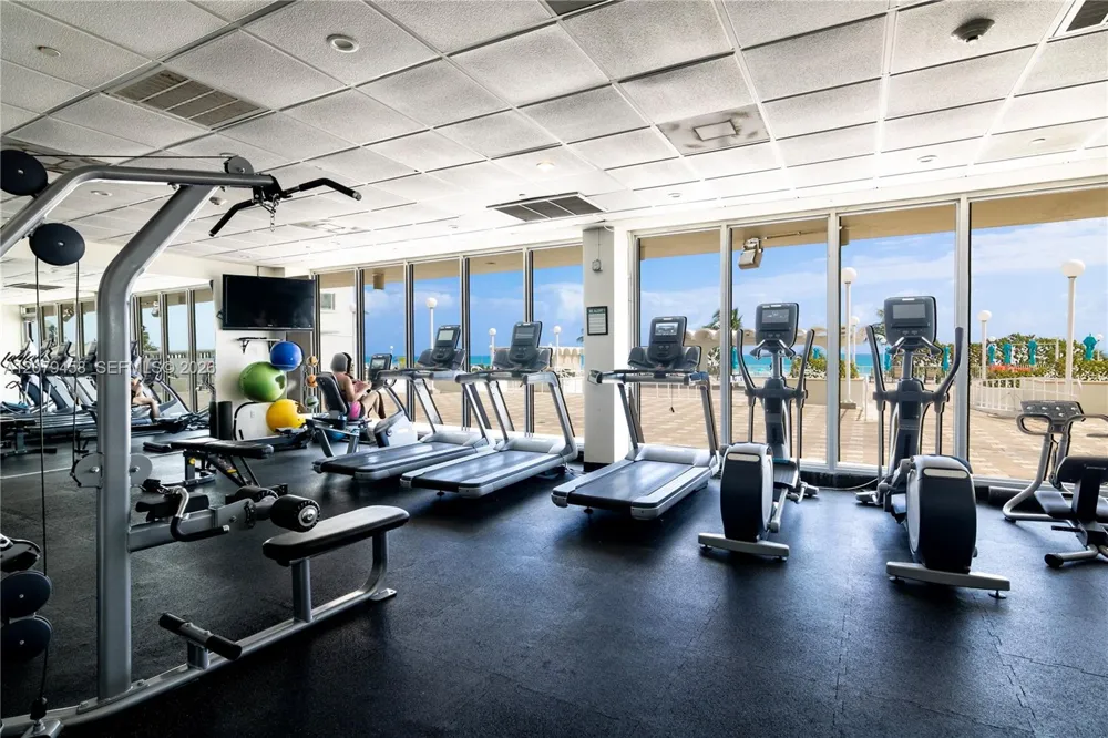 5701 Collins Ave #307 Miami Beach, FL 33140