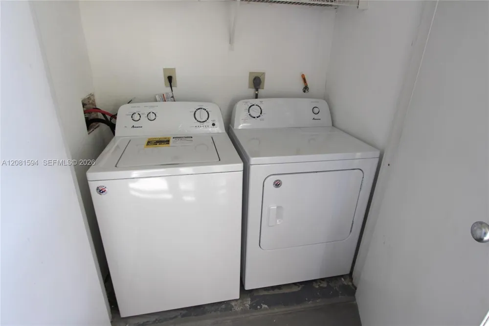 2880 Oakland Forest Dr #212 Oakland Park, FL 33309