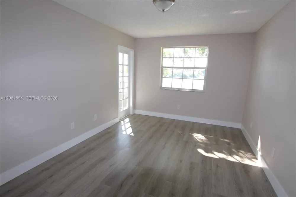 2880 Oakland Forest Dr #212 Oakland Park, FL 33309