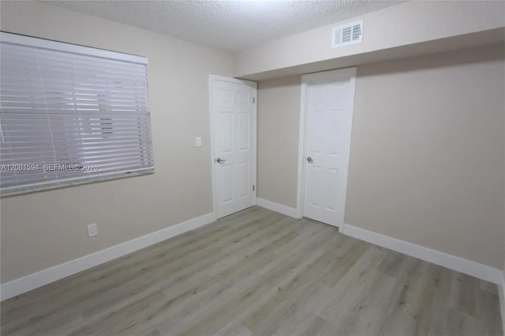 2880 Oakland Forest Dr #212 Oakland Park, FL 33309