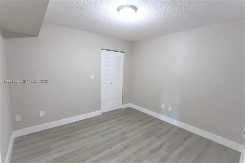 2880 Oakland Forest Dr #212 Oakland Park, FL 33309