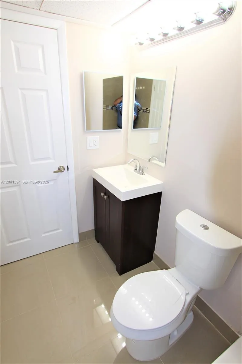 2880 Oakland Forest Dr #212 Oakland Park, FL 33309
