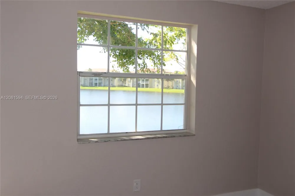 2880 Oakland Forest Dr #212 Oakland Park, FL 33309