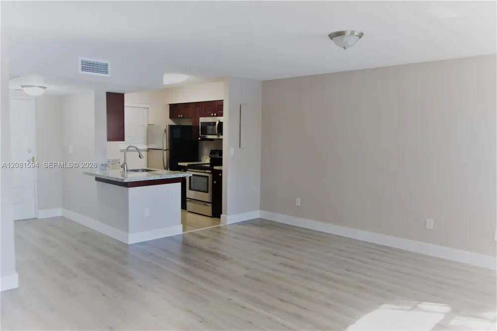 2880 Oakland Forest Dr #212 Oakland Park, FL 33309