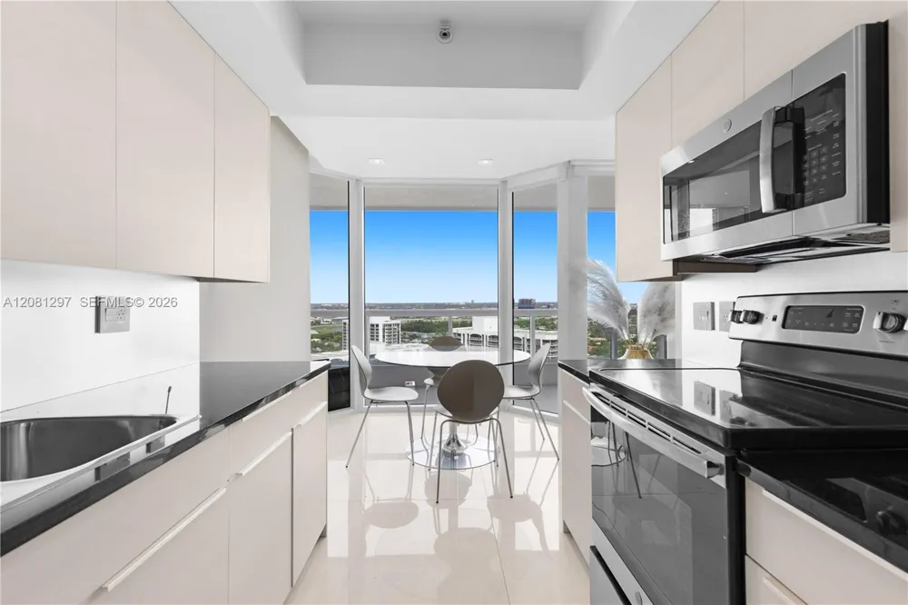 21055 Yacht Club Dr #2807 Aventura, FL 33180