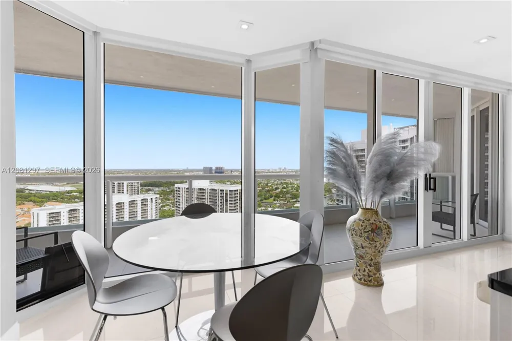 21055 Yacht Club Dr #2807 Aventura, FL 33180