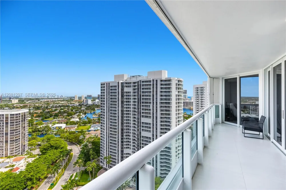 21055 Yacht Club Dr #2807 Aventura, FL 33180