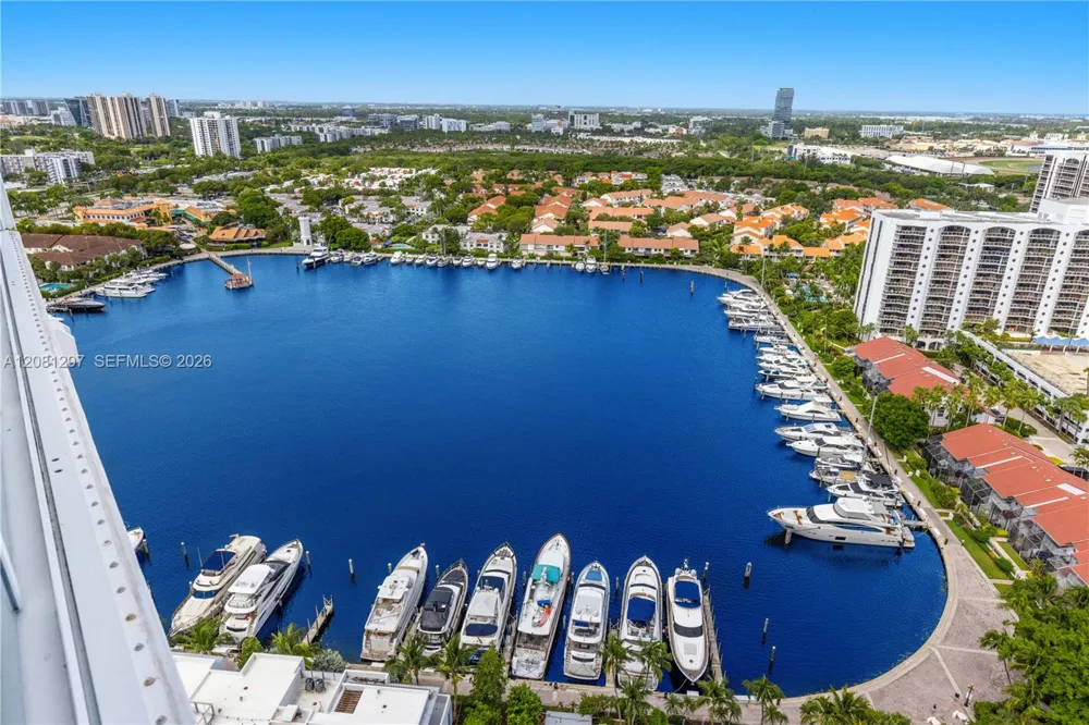 21055 Yacht Club Dr #2807 Aventura, FL 33180