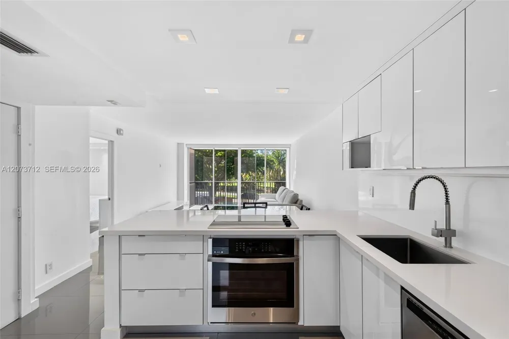 3301 Country Club Dr #310 Aventura, FL 33180