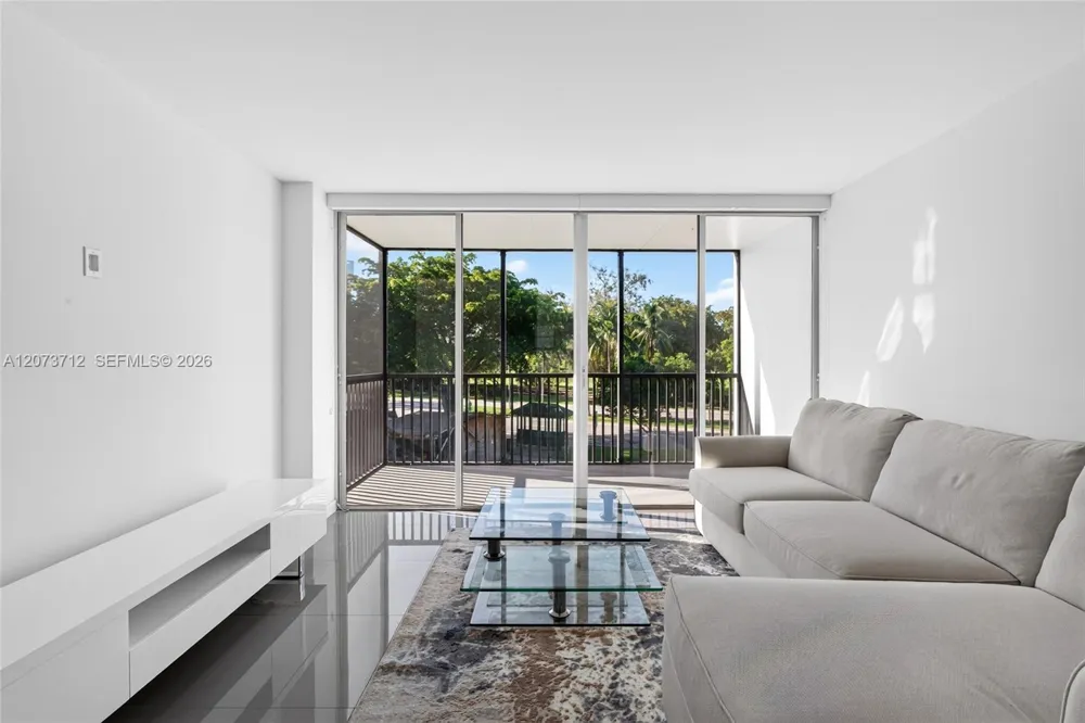 3301 Country Club Dr #310 Aventura, FL 33180