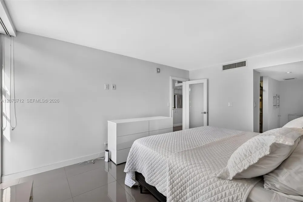 3301 Country Club Dr #310 Aventura, FL 33180