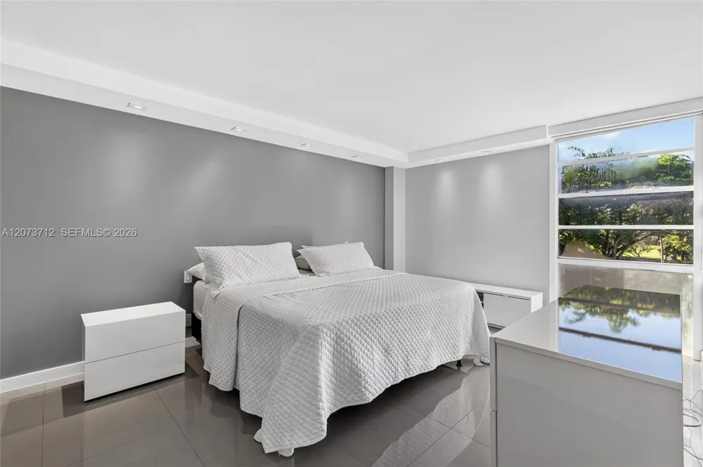 3301 Country Club Dr #310 Aventura, FL 33180