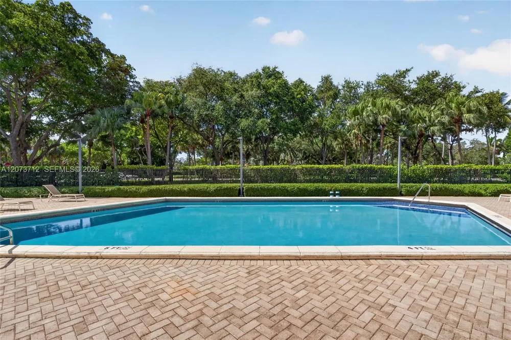 3301 Country Club Dr #310 Aventura, FL 33180