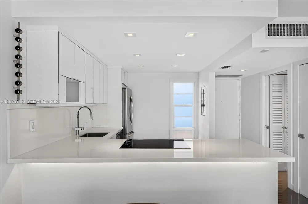 3301 Country Club Dr #310 Aventura, FL 33180