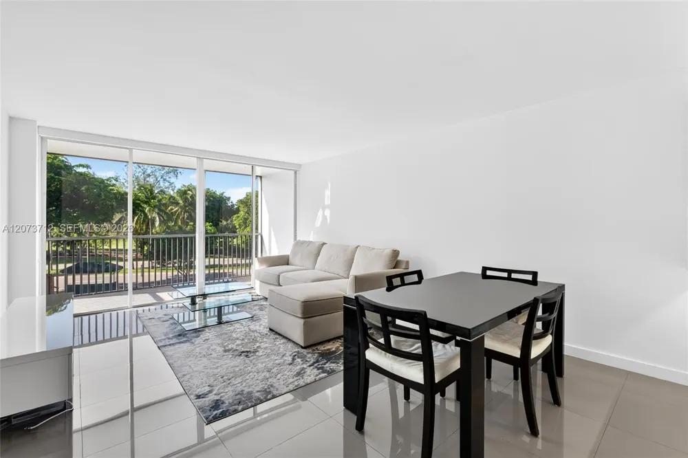 3301 Country Club Dr #310 Aventura, FL 33180