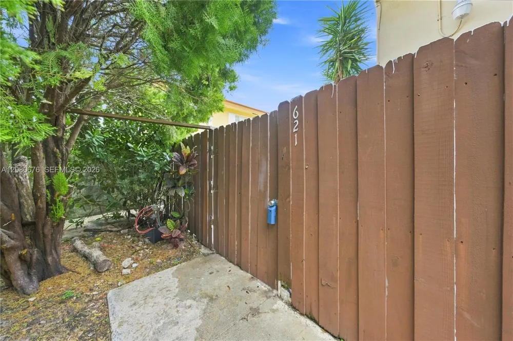 8410 SW 154th Cir Ct #621 Miami, FL 33193