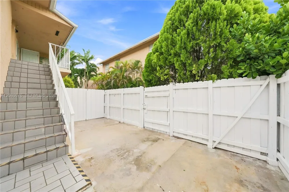 8410 SW 154th Cir Ct #621 Miami, FL 33193