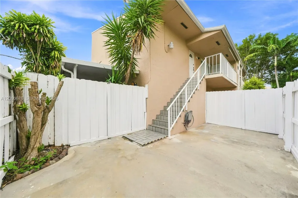 8410 SW 154th Cir Ct #621 Miami, FL 33193