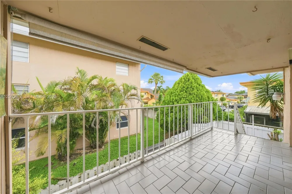 8410 SW 154th Cir Ct #621 Miami, FL 33193