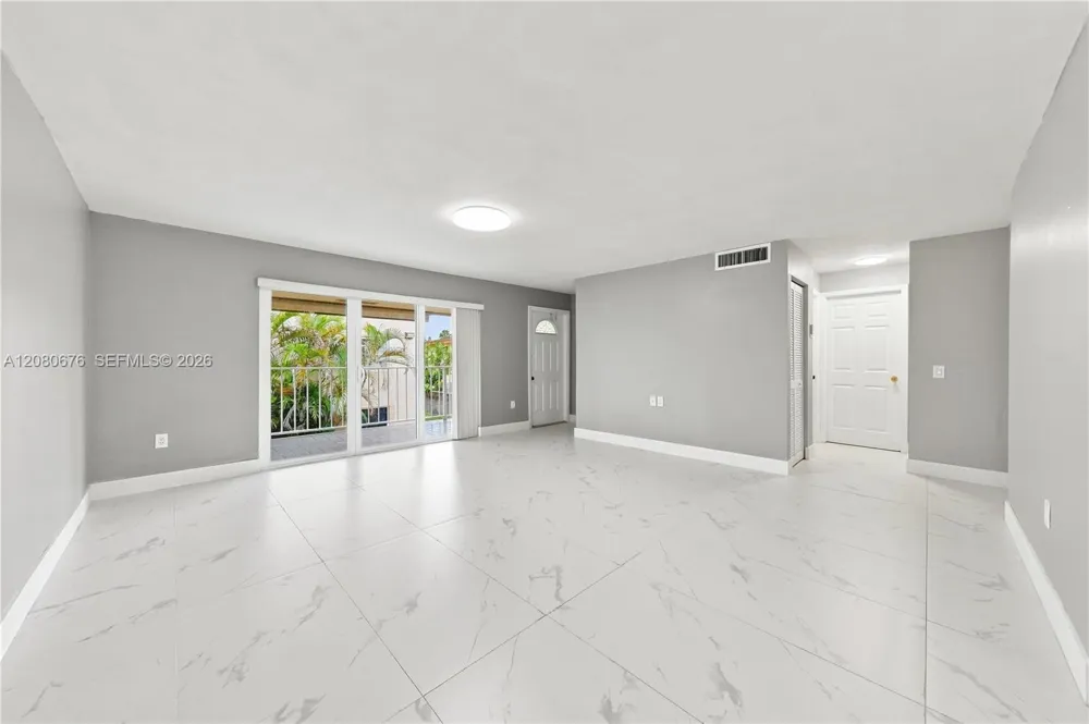 8410 SW 154th Cir Ct #621 Miami, FL 33193