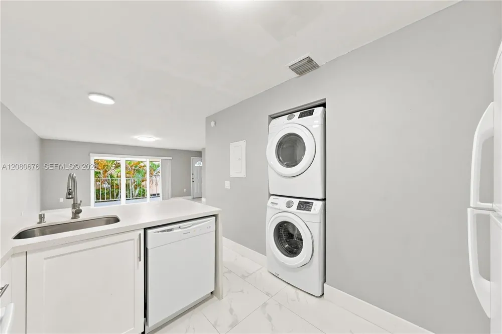 8410 SW 154th Cir Ct #621 Miami, FL 33193