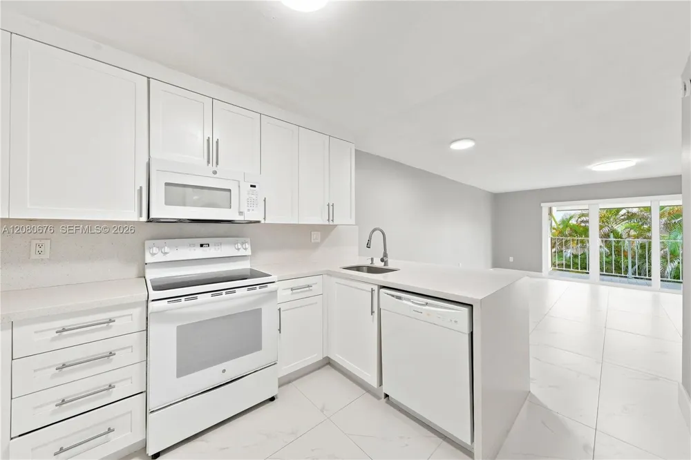 8410 SW 154th Cir Ct #621 Miami, FL 33193