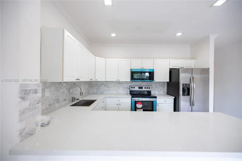 17350 NW 67th Ave #301 Hialeah, FL 33015