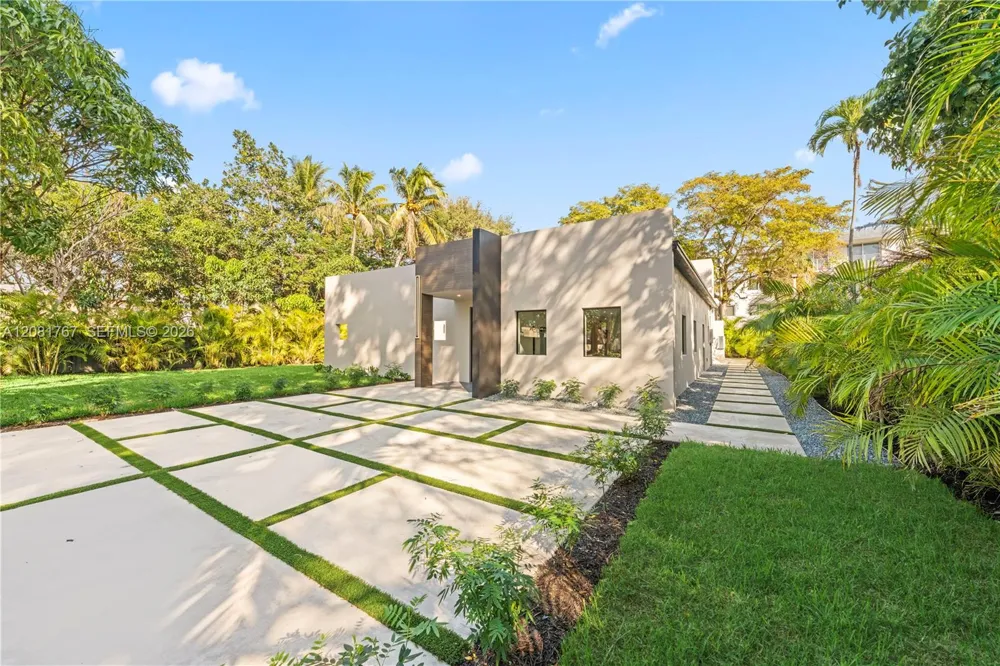 12335 Griffing Blvd #12335 North Miami, FL 33161