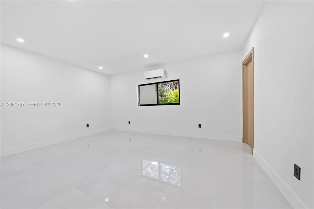 12335 Griffing Blvd #12335 North Miami, FL 33161
