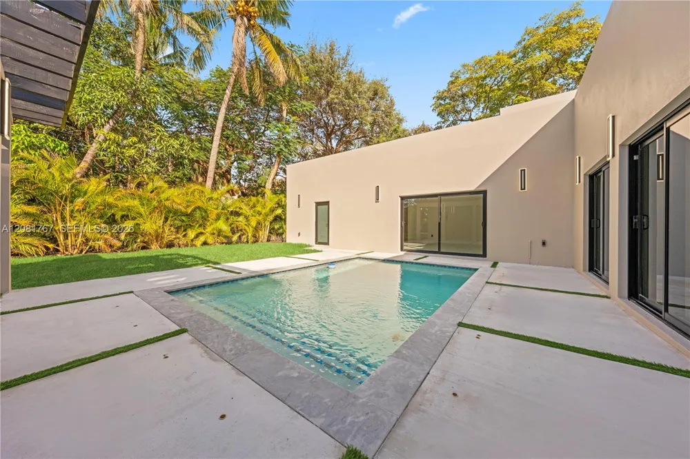 12335 Griffing Blvd #12335 North Miami, FL 33161