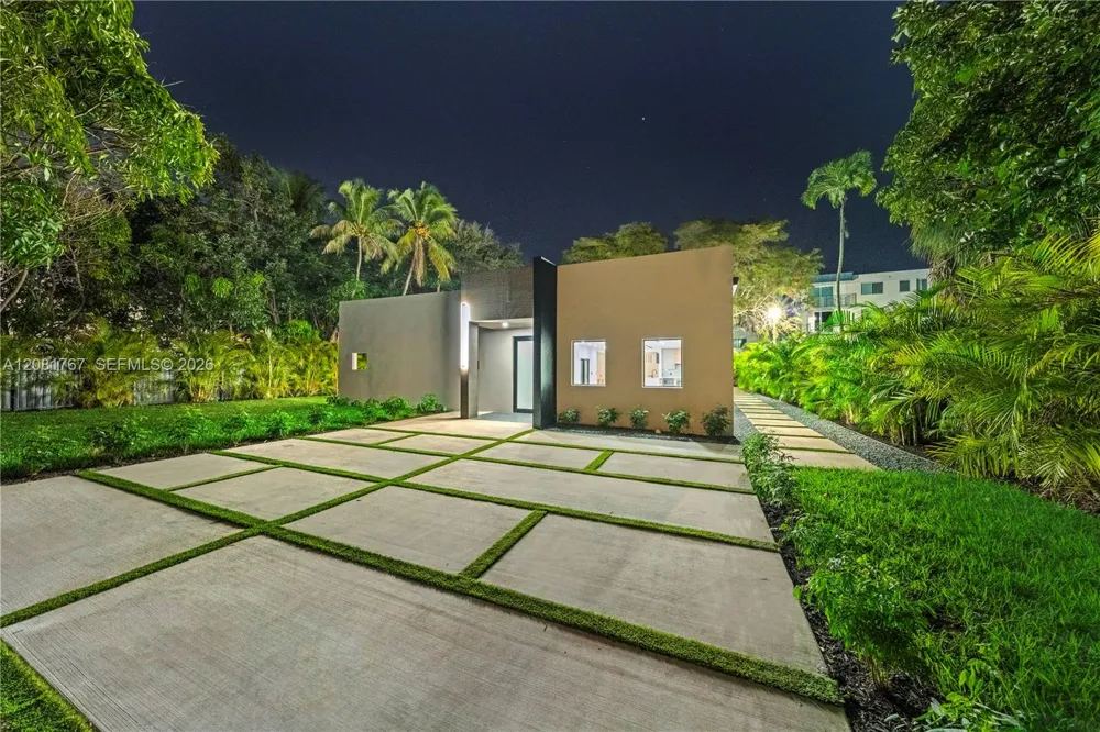 12335 Griffing Blvd #12335 North Miami, FL 33161