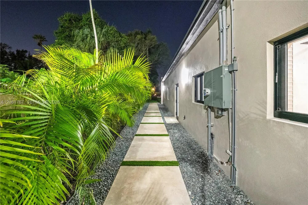 12335 Griffing Blvd #12335 North Miami, FL 33161