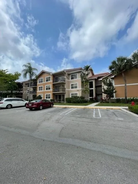 8721 Wiles Rd #208