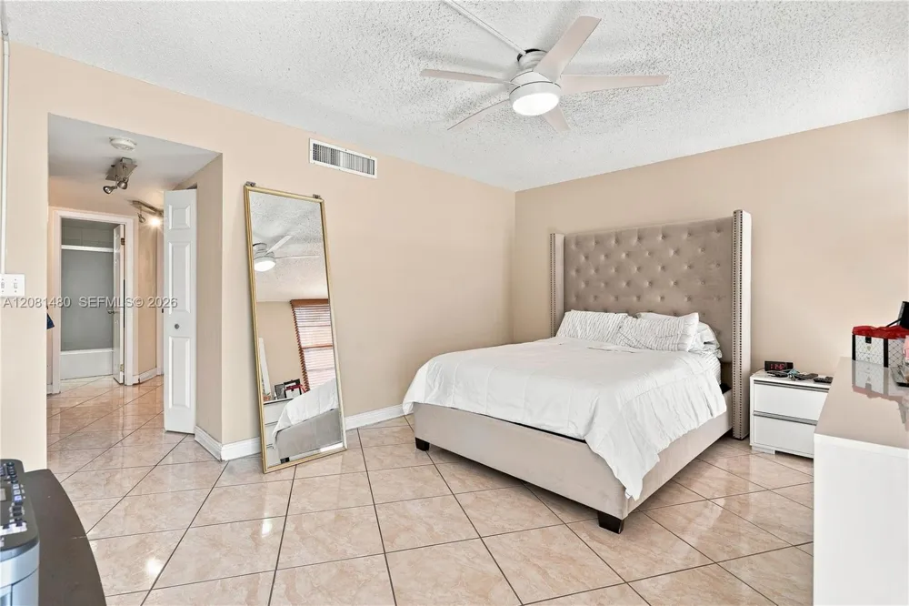 3475 Country Club Dr #615 Aventura, FL 33180