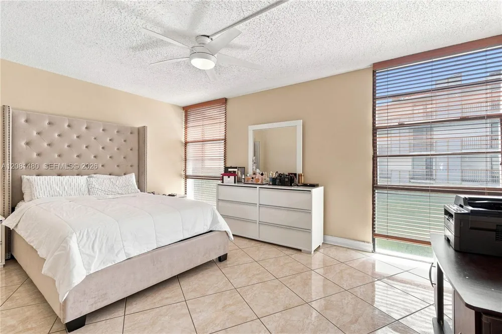 3475 Country Club Dr #615 Aventura, FL 33180