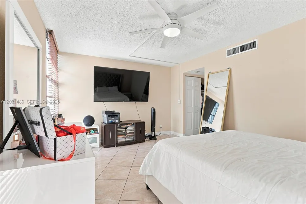 3475 Country Club Dr #615 Aventura, FL 33180