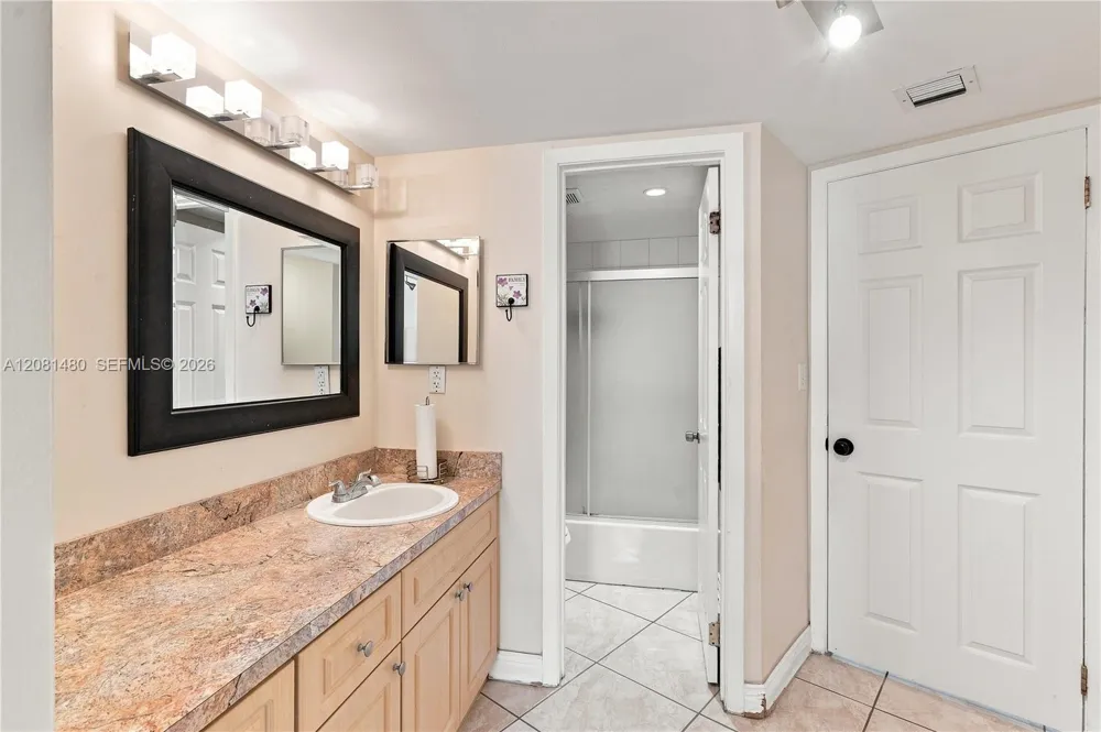 3475 Country Club Dr #615 Aventura, FL 33180