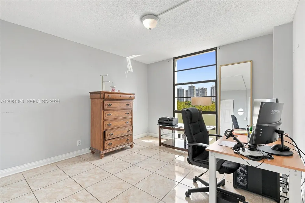 3475 Country Club Dr #615 Aventura, FL 33180