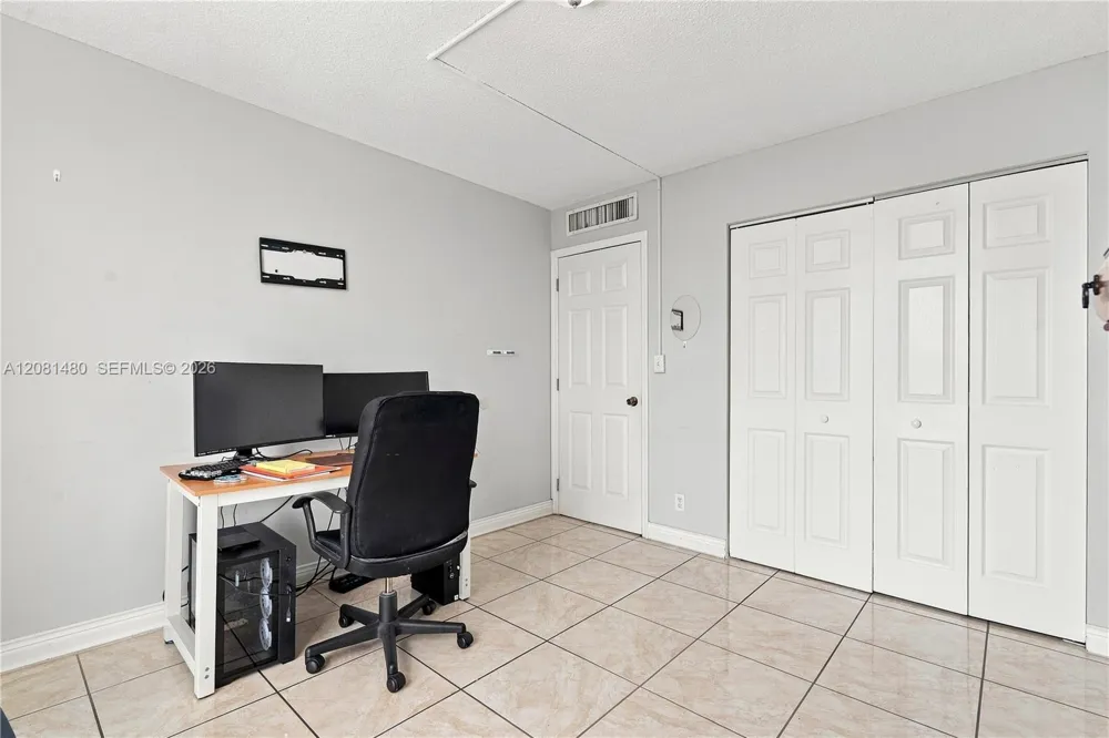 3475 Country Club Dr #615 Aventura, FL 33180