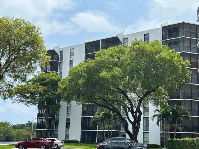 3475 Country Club Dr #615 Aventura, FL 33180